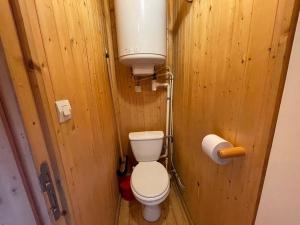 Koupelna v ubytování Chalet en Bois avec Terrasse et Jardin, Proche de Barcelonnette, jusqu'à 6 Personnes - FR-1-165A-151