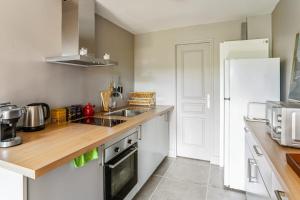 Kuchyňa alebo kuchynka v ubytovaní Appartement Barrio - Welkeys + 4 fotografie