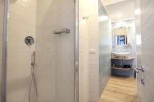 A bathroom at AnGiò holiday rooms