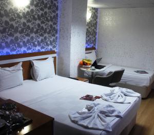 Postel nebo postele na pokoji v ubytování Avcılar İnci Hotel