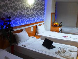Postel nebo postele na pokoji v ubytování Avcılar İnci Hotel