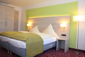Postel nebo postele na pokoji v ubytování Hotel Bügener