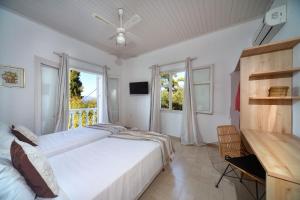 Postel nebo postele na pokoji v ubytování New! PaxosWhite Sea View Apartments & Studios!