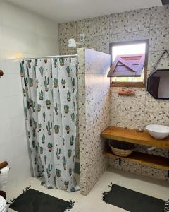 a bathroom with a shower and a sink at Chalés Samambaia in Bananeiras