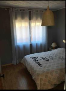 Posteľ alebo postele v izbe v ubytovaní Chalet les mimosas