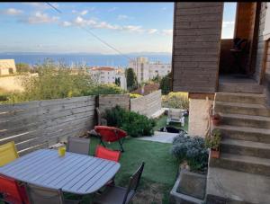Balkón alebo terasa v ubytovaní Chalet les mimosas