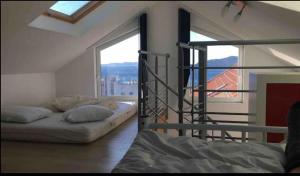 Posteľ alebo postele v izbe v ubytovaní Chalet les mimosas