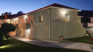 Φωτογραφία από το άλμπουμ του Barrio Apartments σε Amares +15 φωτογραφίες