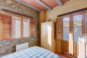 A bed or beds in a room at Can MartiPol Még 5 kép