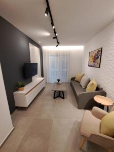 TV a/nebo společenská místnost v ubytování Pleasant Stay