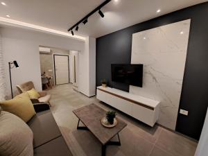 TV a/nebo společenská místnost v ubytování Pleasant Stay