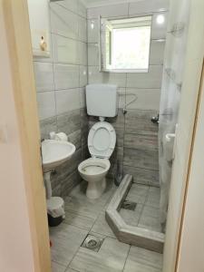 Kylpyhuone majoituspaikassa Dule 1