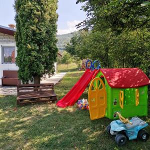 Herní místnost nebo prostor pro děti v ubytování Dule 1