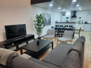TV a/nebo společenská místnost v ubytování Casa en vigo a 5 min playas
