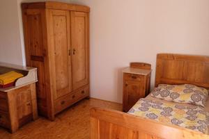 Postel nebo postele na pokoji v ubytování Chalupa U ŘEZBÁŘKY