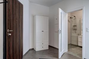 Kúpeľňa v ubytovaní Garbary 104 - Modern Apt near Old Town - King Bed - Free Parking + 18 fotografií