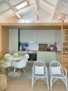 a kitchen with a table and two chairs and a table at Cosy Home in Porto