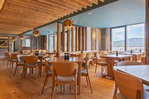 Restaurace v ubytování Residence Koubek - Útulný apartmán s výhledem a parkováním