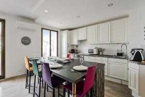 Kuchyňa alebo kuchynka v ubytovaní Appartement Mésangia - Welkeys