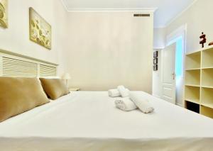 A bed or beds in a room at Gran Vía VI - En pleno Centro de Madrid