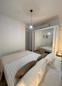 Łóżko lub łóżka w pokoju w obiekcie Apartamento céntrico y en primera línea de playa