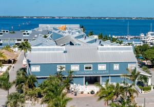 una vista aérea de un edificio azul junto al océano en Punta Paradise- Enjoy a 4 bedroom pool home, en Punta Gorda