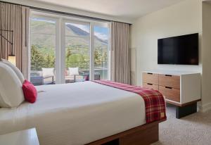 Postel nebo postele na pokoji v ubytování Limelight Hotel Aspen + 28 fotografií