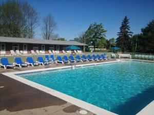 Bazén v ubytovaní Lukans Farm Resort alebo v jeho blízkosti