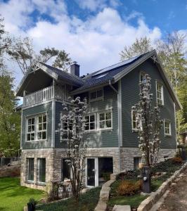 a gray house with a gray roof at Moderne Wohnung im skandinavischen Stil am Waldrand in Schwielowsee