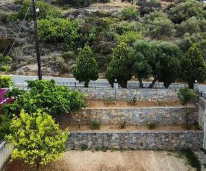 Zahrada ubytování House with Panoramic Sea View and Beautiful Garden