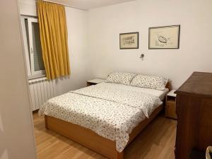 a small bedroom with a bed and a window at Apartment Selce 5366b in Selce