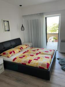Llit o llits en una habitació de Apartments with a parking space Novi Vinodolski - 5488