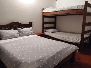 a bedroom with two bunk beds in a room at Hostal Rana in Villa de Leyva