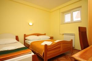 En eller flere senger på et rom på Apartments with WiFi Starigrad, Paklenica - 6577