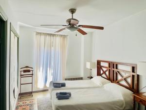 Casa Rural La Cruz tesisinde bir odada yatak veya yataklar