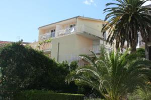 Fotografia z galérie ubytovania Apartments with a parking space Makarska - 6844 v destinácii Makarska