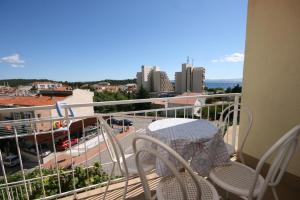 Fotografia z galérie ubytovania Apartments with a parking space Makarska - 6844 v destinácii Makarska