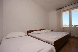 Fotografia z galérie ubytovania Apartments with a parking space Makarska - 6844 v destinácii Makarska