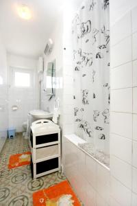 Ванная комната в Apartments by the sea Makarska - 6738