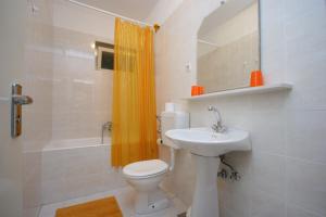 Koupelna v ubytování Apartments by the sea Podgora, Makarska - 6683