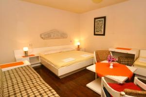 Fotografie z fotogalerie ubytování Apartments and rooms with parking space Makarska - 6644 v destinaci Makarska