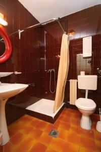 Fotografie z fotogalerie ubytování Apartments and rooms with parking space Makarska - 6644 v destinaci Makarska