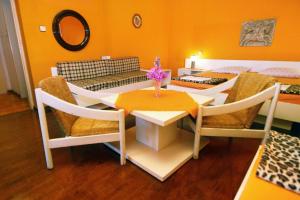 Fotografie z fotogalerie ubytování Apartments and rooms with parking space Makarska - 6644 v destinaci Makarska