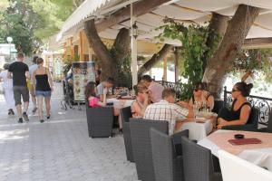 Fotografia z galérie ubytovania Apartments by the sea Makarska - 6666 v destinácii Makarska