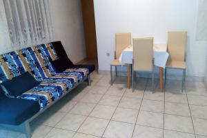 a living room with a couch and a table and chairs at Studio Podaca 6902c in Podaca