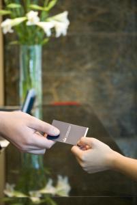 a person holding a credit card in their hands at Eurobuilding Hotel Boutique Buenos Aires in Buenos Aires +43 photos