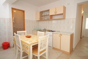 Fotografia z galérie ubytovania Apartments by the sea Metajna, Pag - 6466 v destinácii Zubovići