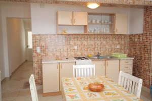 Fotografia z galérie ubytovania Apartments by the sea Metajna, Pag - 6466 v destinácii Zubovići