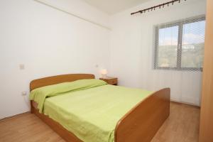 Posteľ alebo postele v izbe v ubytovaní Apartments by the sea Metajna, Pag - 6466
