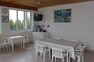 Fotografia z galérie ubytovania Apartments with a parking space Brela, Makarska - 6906 v destinácii Brela + 20 fotografií